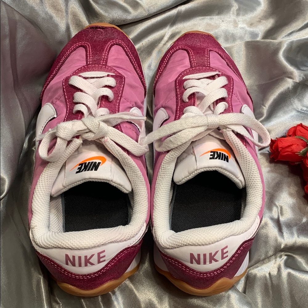 🌹WOMEN'S NIKE PACIFIC • PINK & WHITE SNEAKERS • - Picture 7 of 12